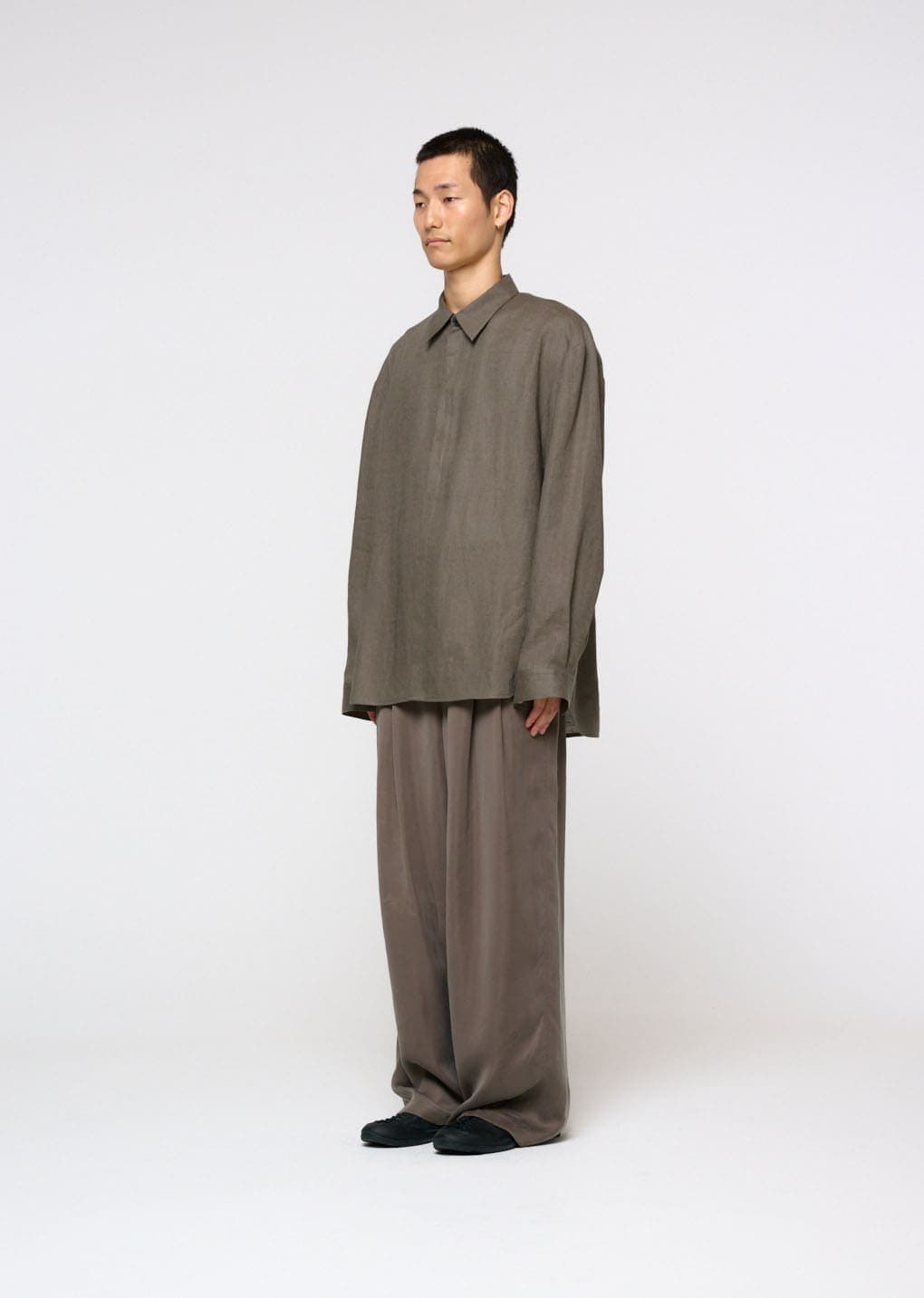 Linen Oversized Shirt, Khaki — vue 3