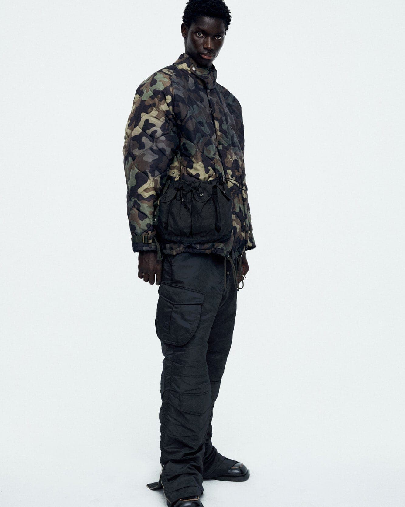 Reversible Padded Cargo Pants (Black) — vue 11