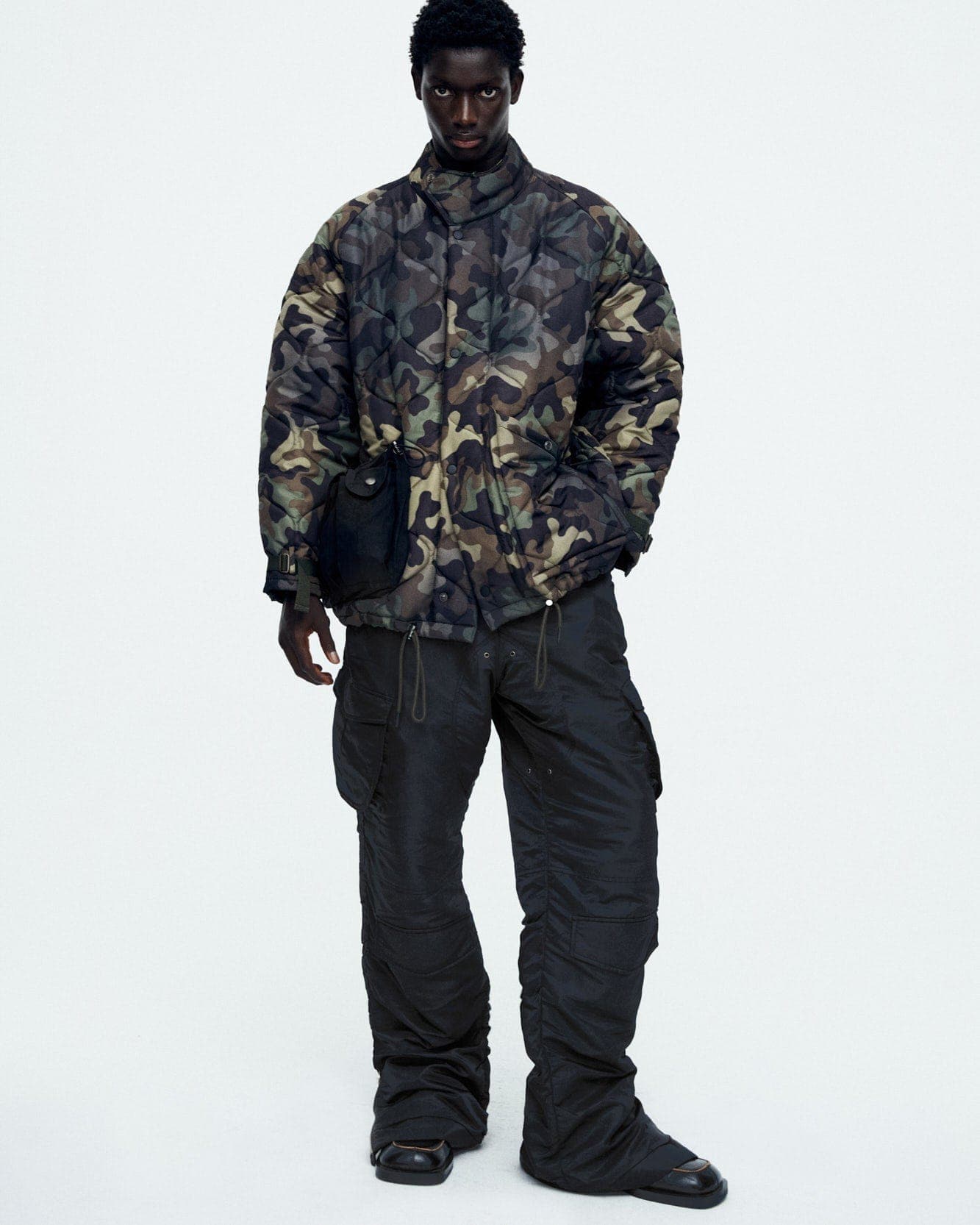 Reversible Padded Cargo Pants (Black) — vue 6