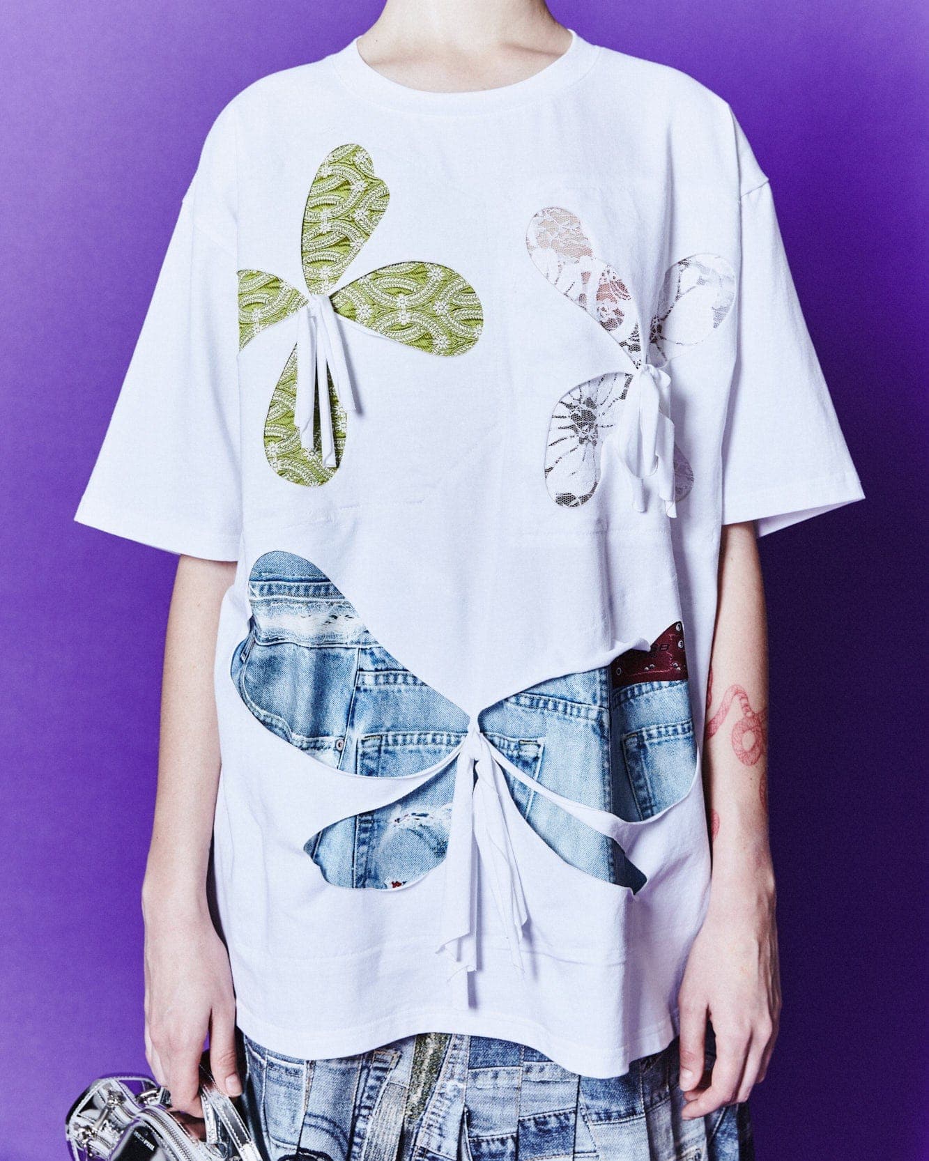 Kyra Blooming Fabric Flowers T-Shirt (White) — vue 7