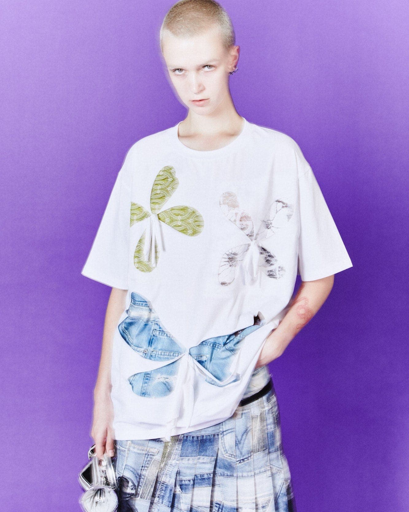 Kyra Blooming Fabric Flowers T-Shirt (White) — vue 9