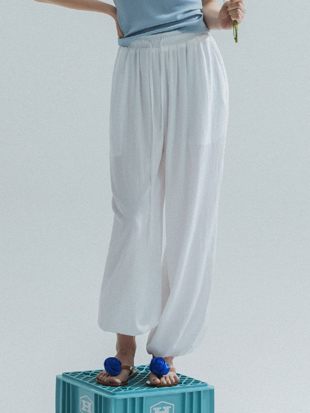 Fluid Lounge Pants (Ivory) — vue 3