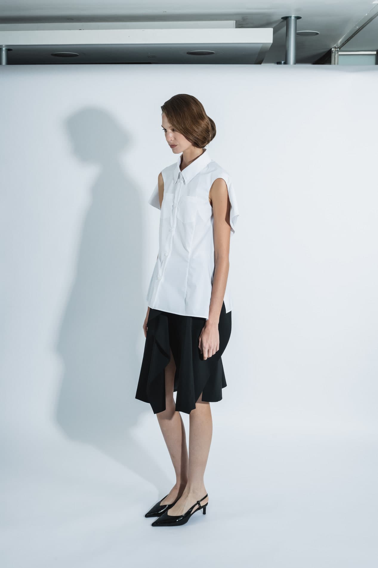 Side Open Sleeveless Shirt — vue 3