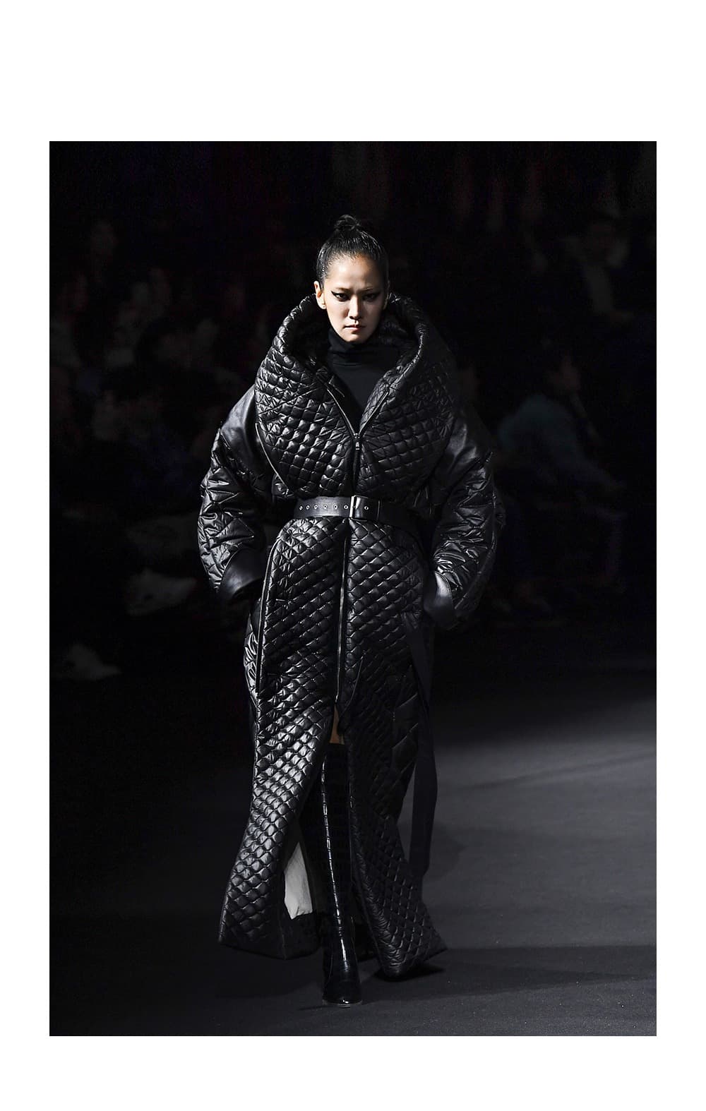 Thinsulate Quilted Cape Volume Long Coat