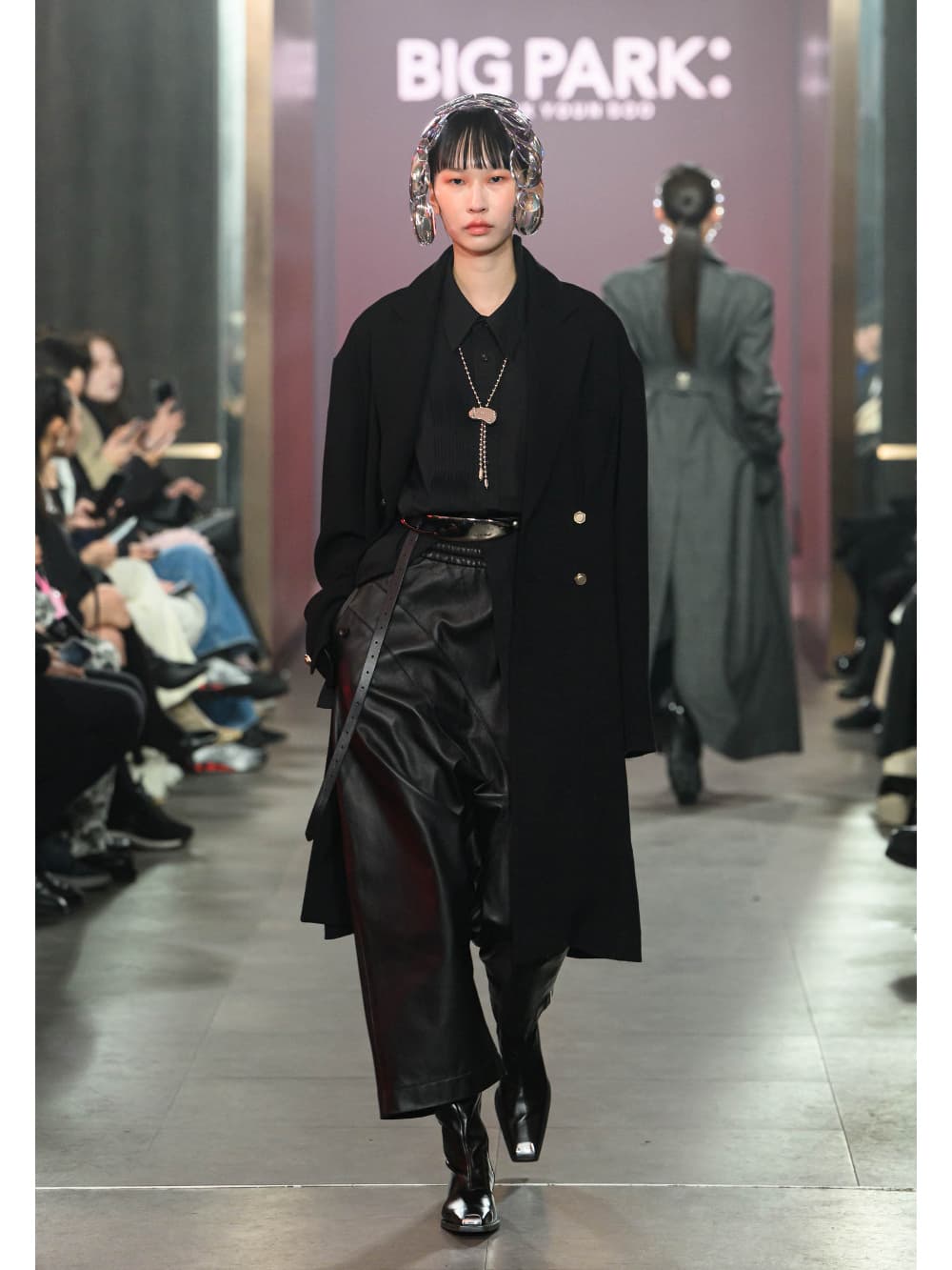 Black Jacquard Tuck Tailored Coat — vue 4