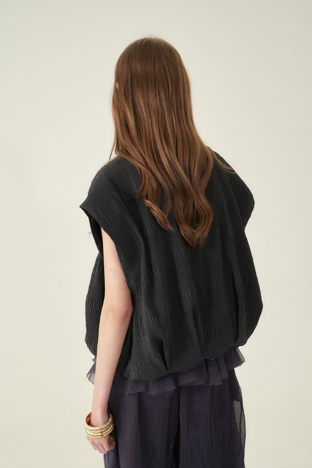 [CAHIERS 26SS] Crinkle High-Neck Balloon Cap-Sleeve Jacket — vue 11