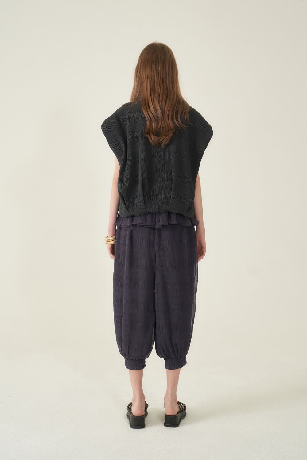[CAHIERS 26SS] Crinkle High-Neck Balloon Cap-Sleeve Jacket — vue 17