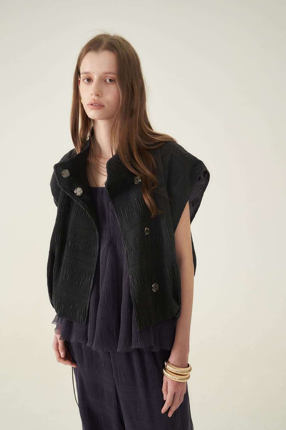 [CAHIERS 26SS] Crinkle High-Neck Balloon Cap-Sleeve Jacket — vue 9