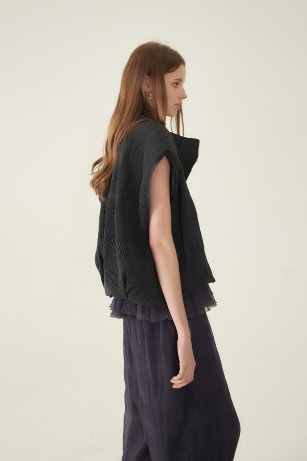 [CAHIERS 26SS] Crinkle High-Neck Balloon Cap-Sleeve Jacket — vue 10