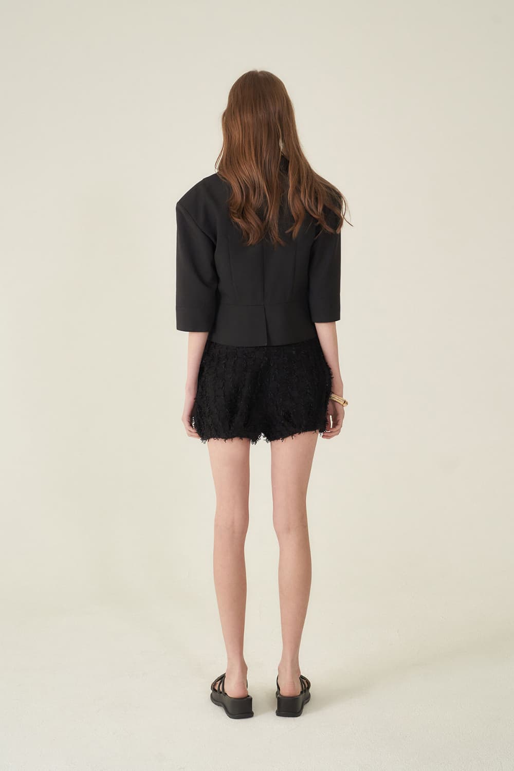 [CAHIERS 26SS] Sculptural Shawl Collar Three-Quarter Sleeve Crop Jacket — vue 17