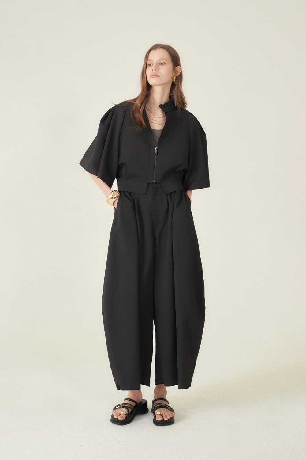 [CAHIERS 26SS] High-Neck Half-Sleeve Balloon Zip-Up Jacket — vue 12