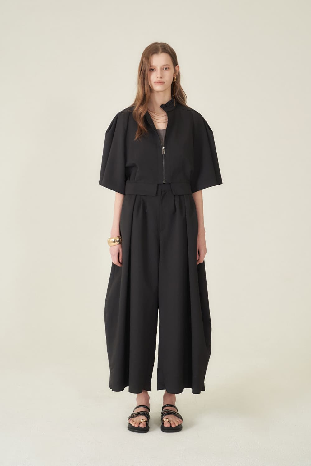 [CAHIERS 26SS] High-Neck Half-Sleeve Balloon Zip-Up Jacket — vue 17