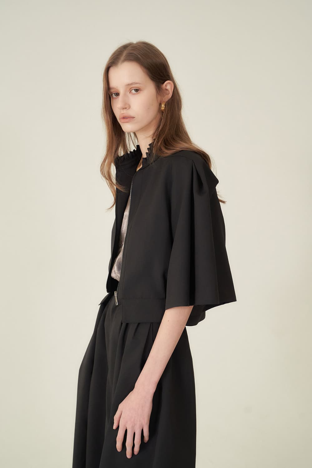[CAHIERS 26SS] High-Neck Half-Sleeve Balloon Zip-Up Jacket — vue 9