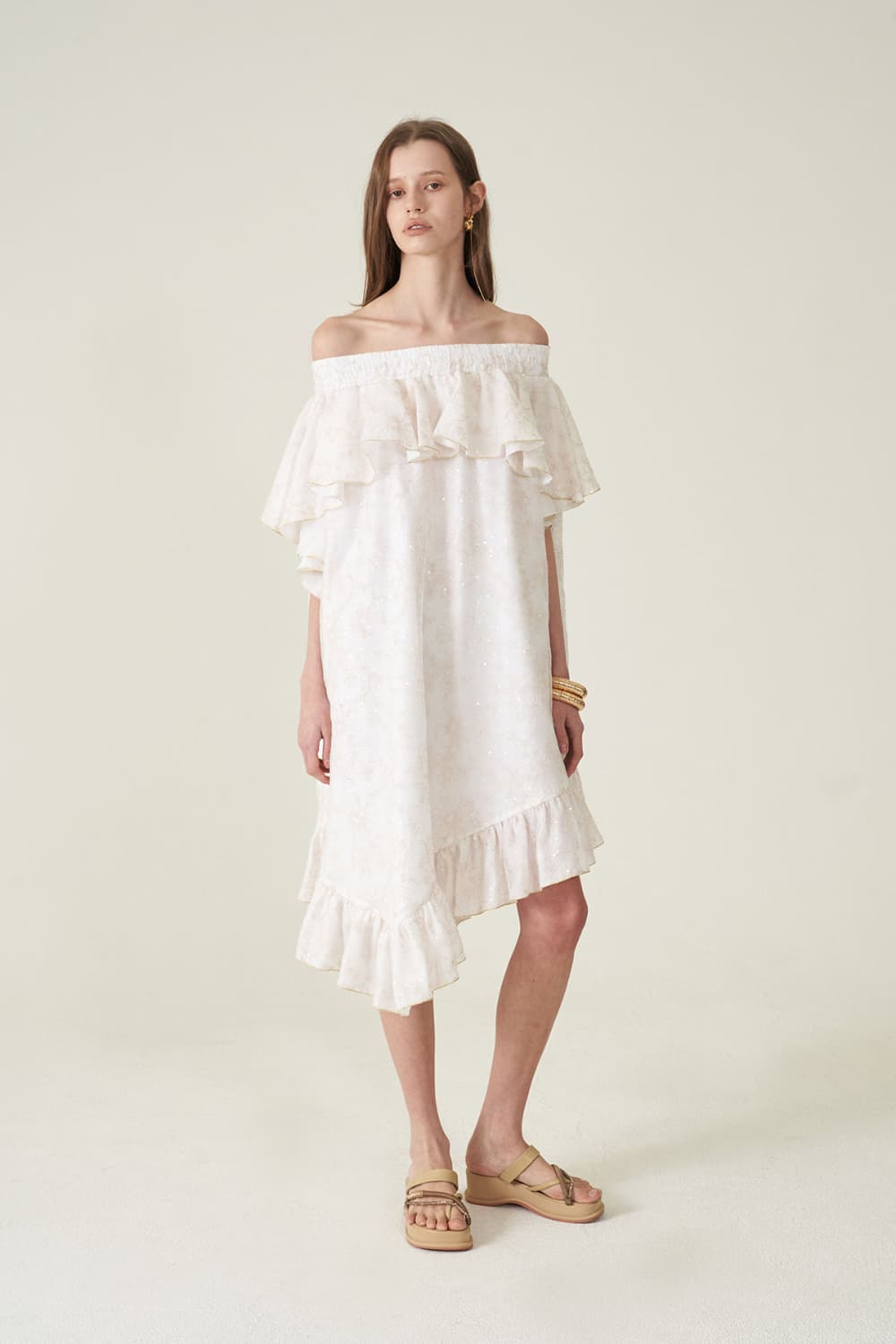 [CAHIERS 26SS] White Sequin Off-Shoulder Asymmetric Frill Dress — vue 12