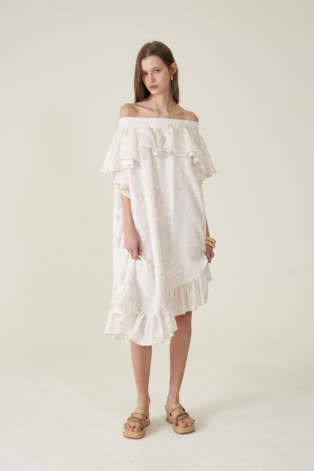 [CAHIERS 26SS] White Sequin Off-Shoulder Asymmetric Frill Dress — vue 13
