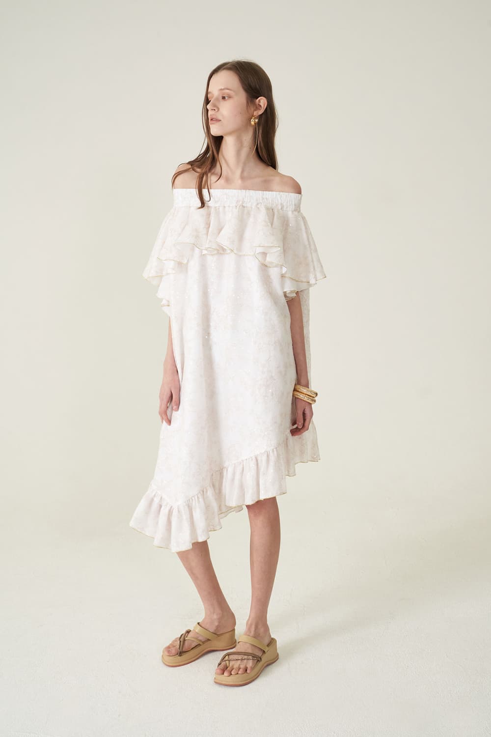 [CAHIERS 26SS] White Sequin Off-Shoulder Asymmetric Frill Dress — vue 14