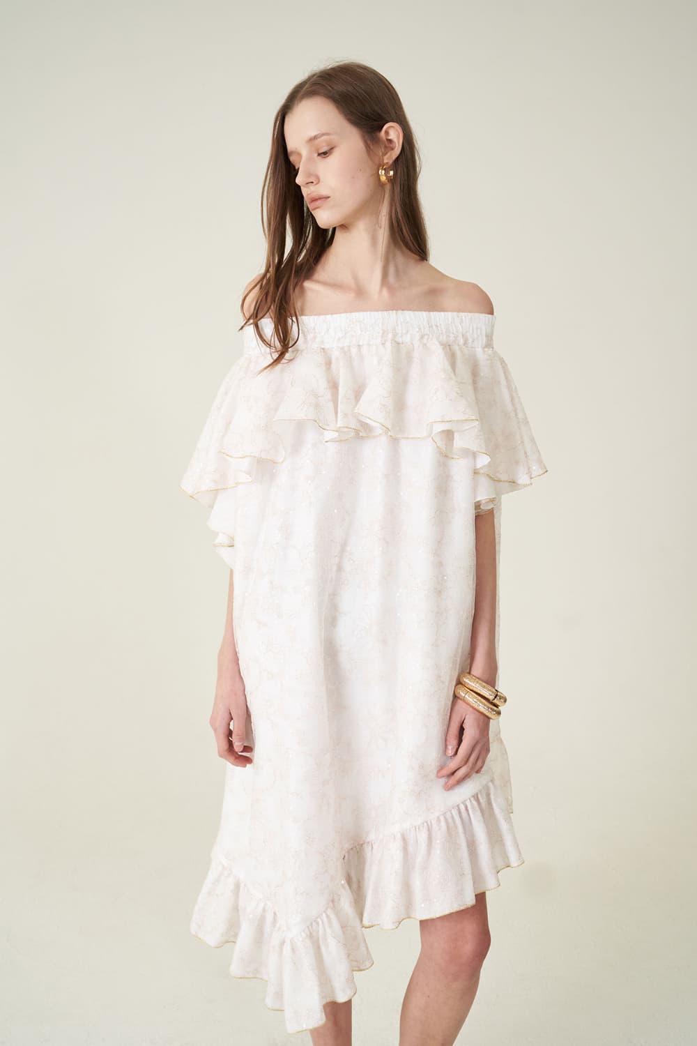 [CAHIERS 26SS] White Sequin Off-Shoulder Asymmetric Frill Dress — vue 10