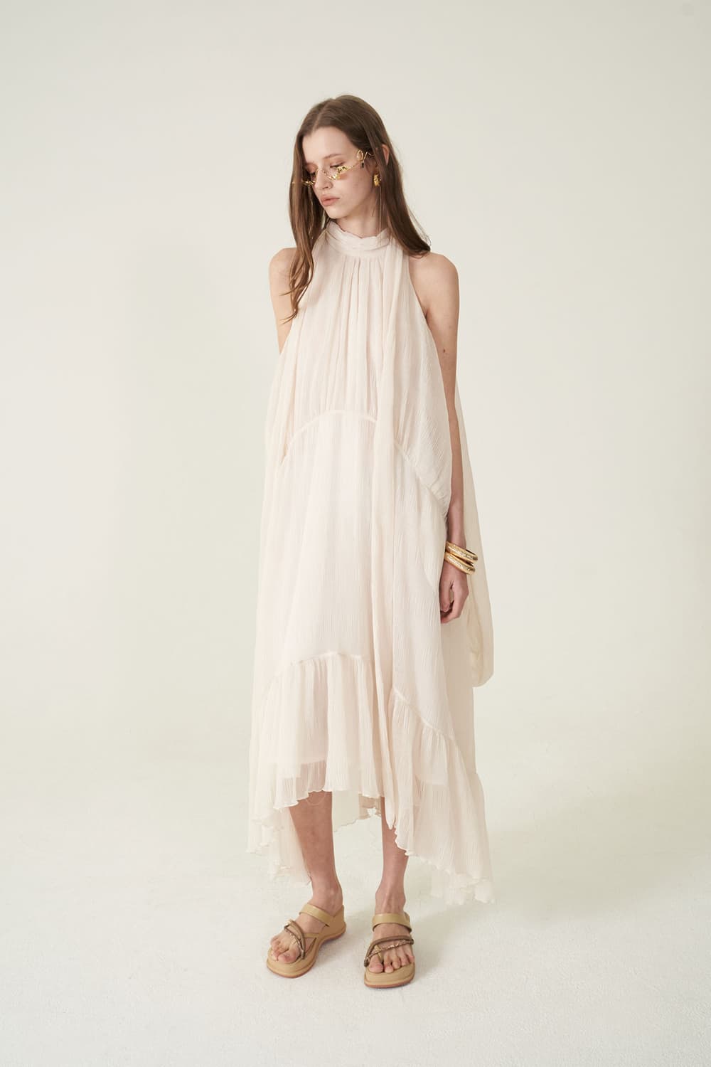 [CAHIERS 26SS] Crinkle Halterneck Rear Balloon Dress — vue 12