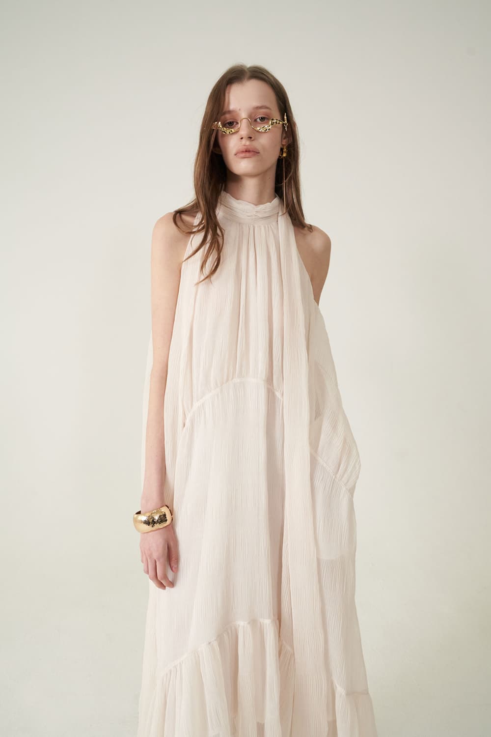 [CAHIERS 26SS] Crinkle Halterneck Rear Balloon Dress — vue 9