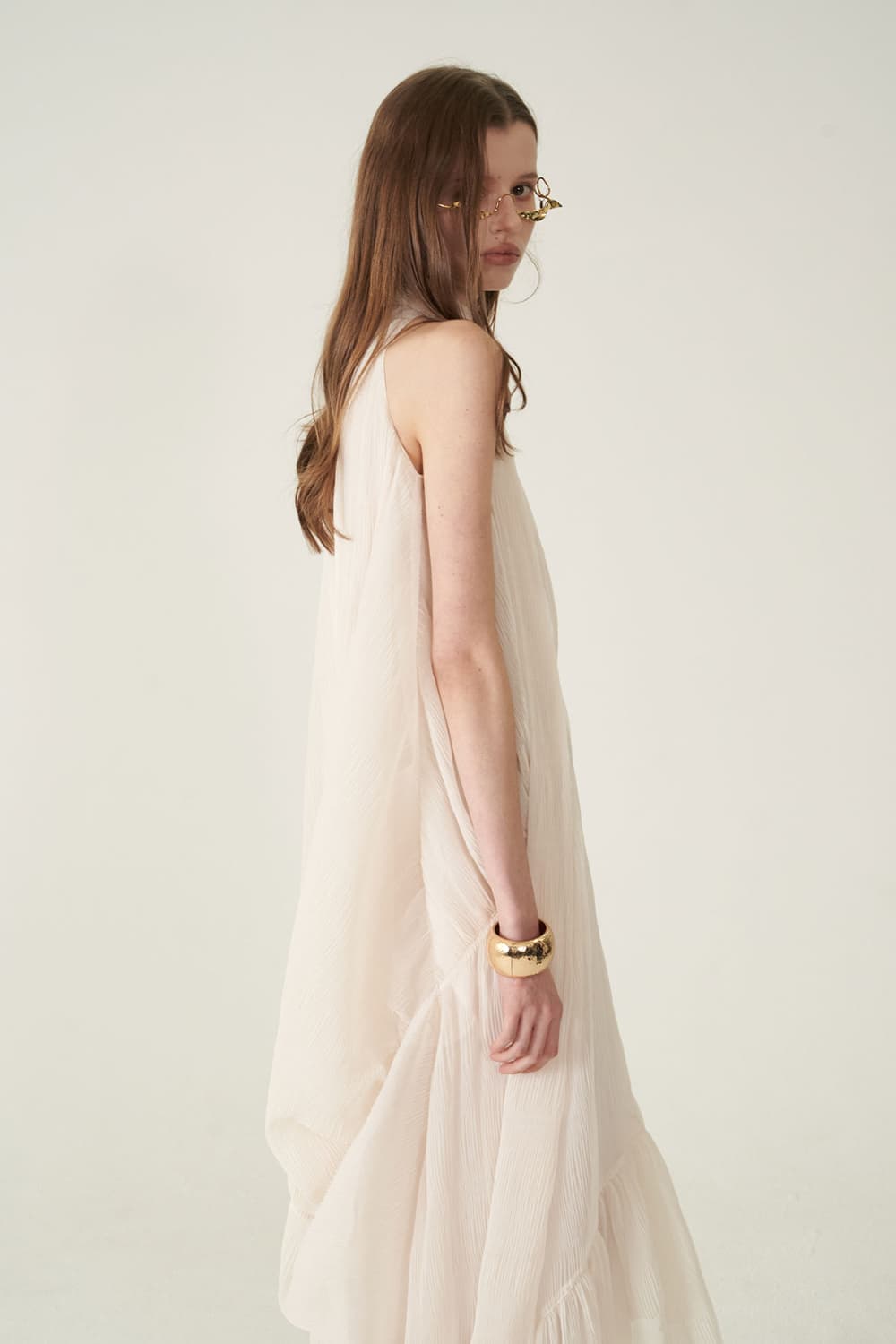 [CAHIERS 26SS] Crinkle Halterneck Rear Balloon Dress — vue 10