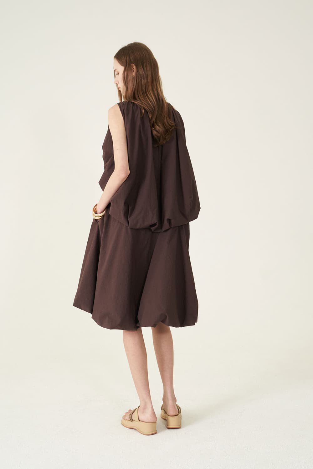 [CAHIERS 26SS] Papery Texture Back Volume Bustier Dress — vue 15