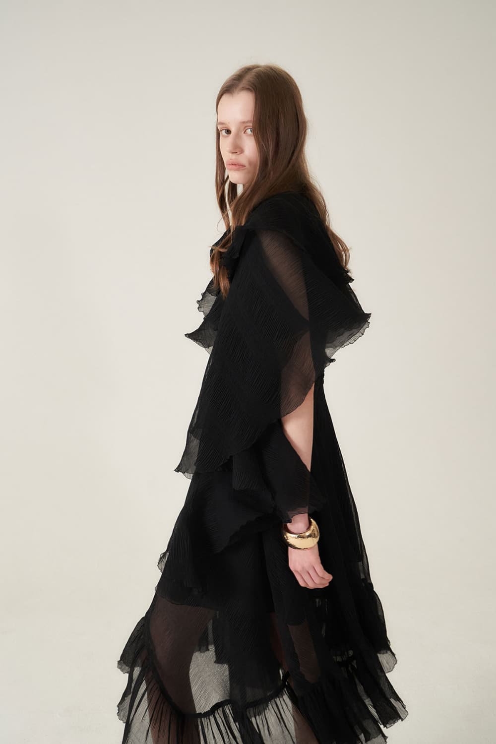 [CAHIERS 26SS] Crinkle Black Cape Layered Asymmetric Dress — vue 13