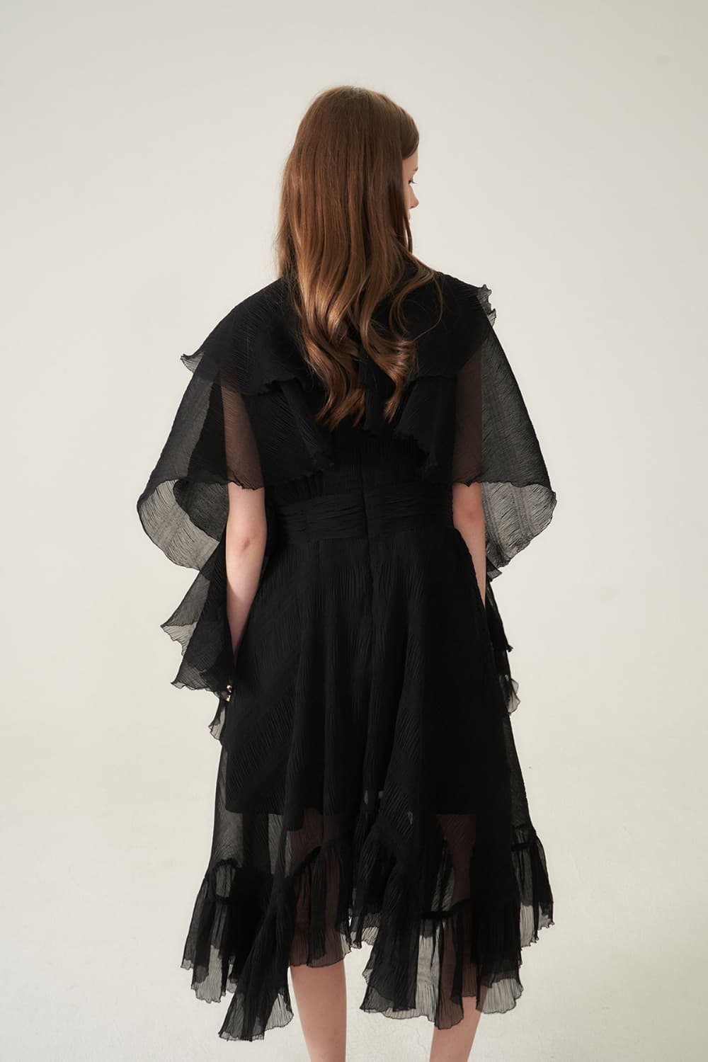[CAHIERS 26SS] Crinkle Black Cape Layered Asymmetric Dress — vue 14