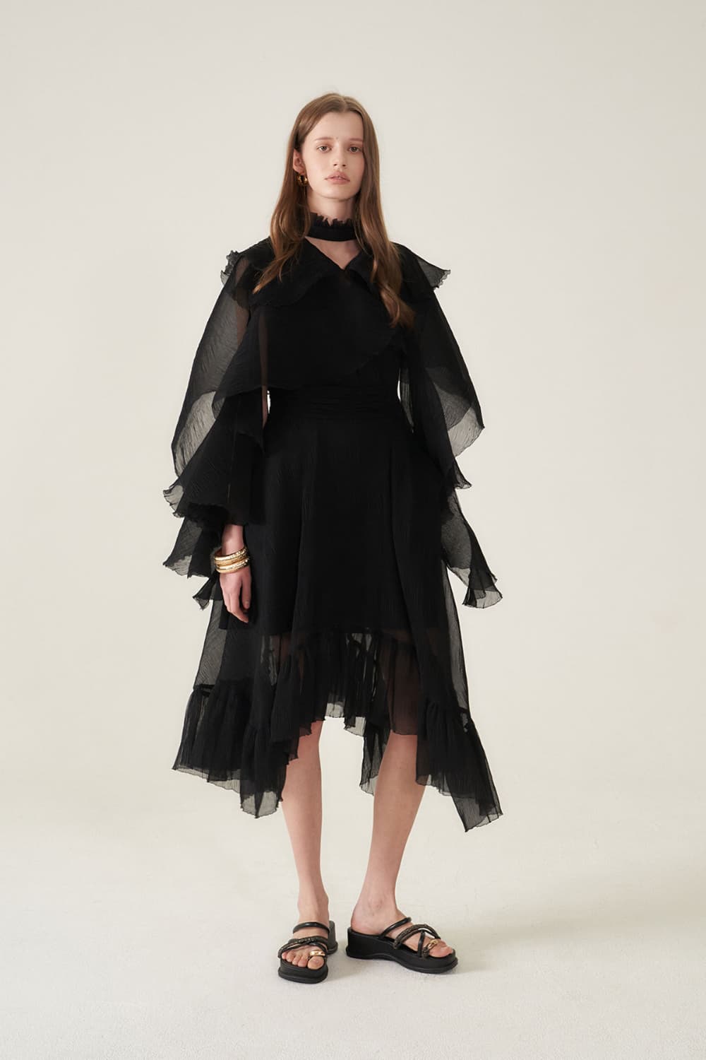 [CAHIERS 26SS] Crinkle Black Cape Layered Asymmetric Dress — vue 15