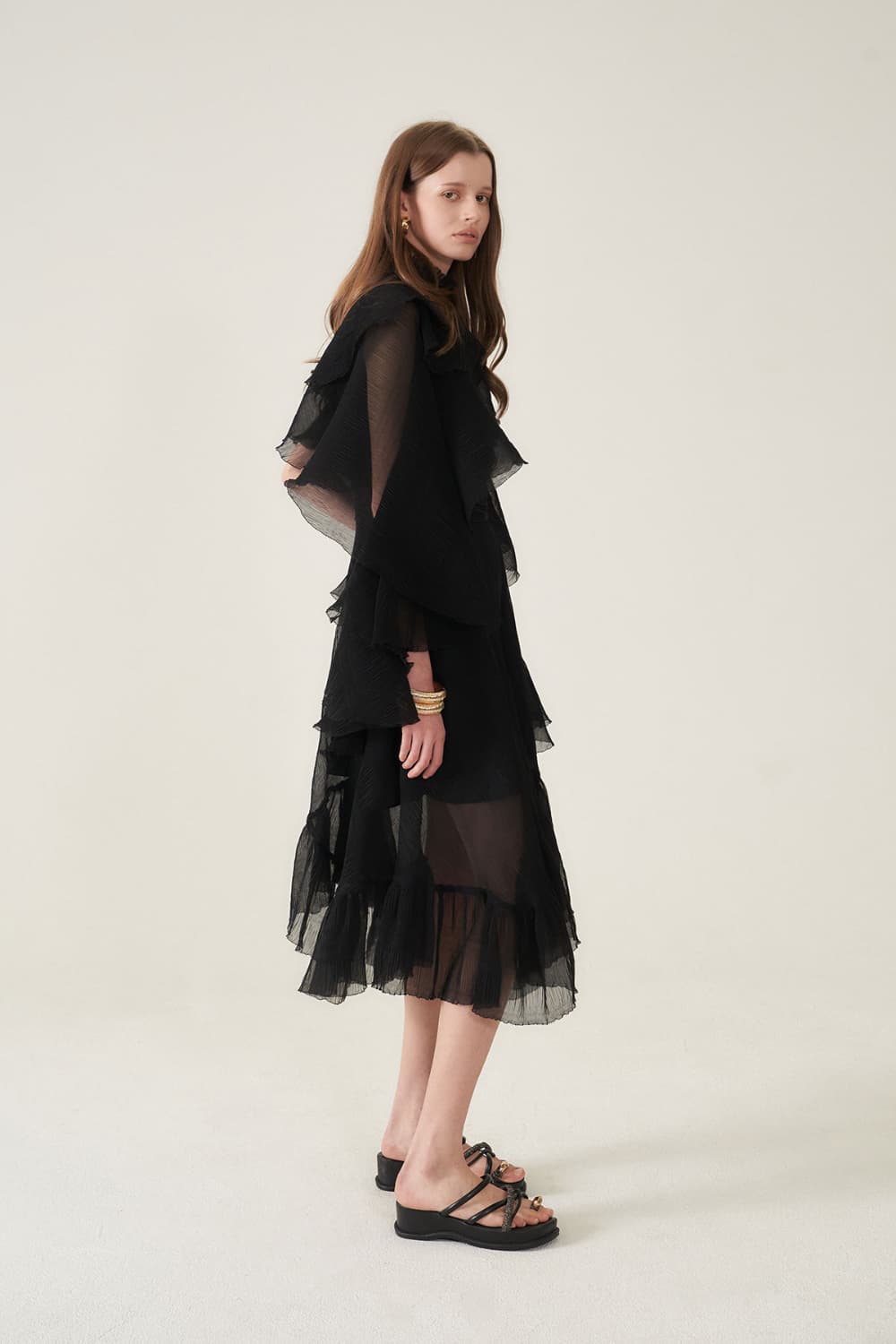 [CAHIERS 26SS] Crinkle Black Cape Layered Asymmetric Dress — vue 17