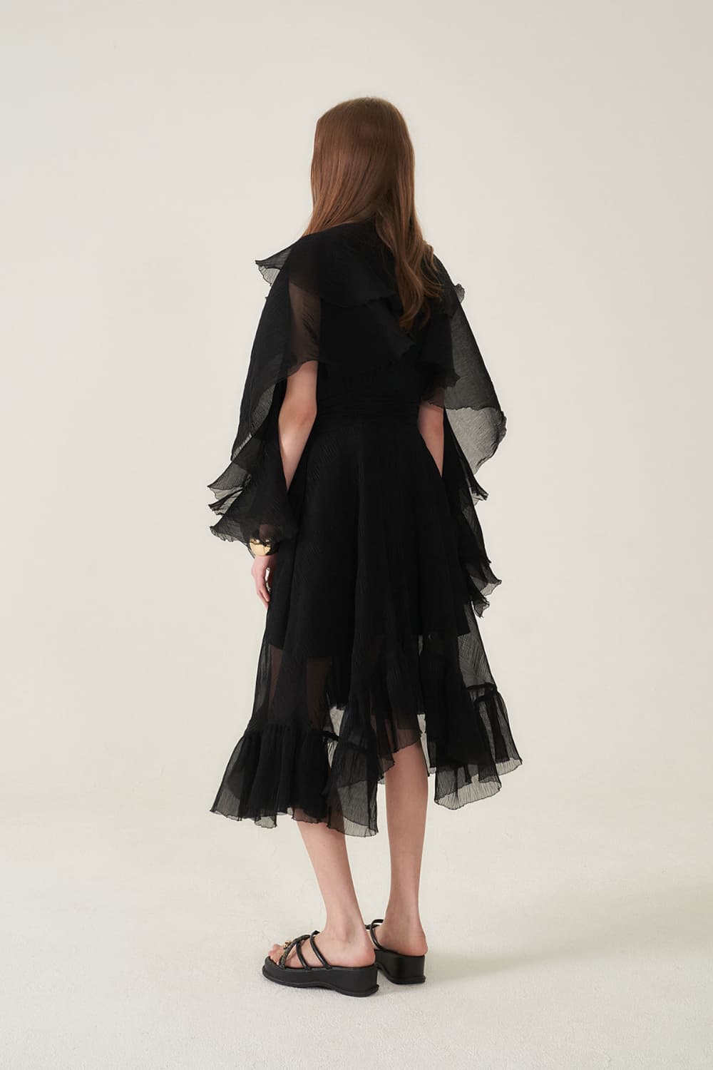 [CAHIERS 26SS] Crinkle Black Cape Layered Asymmetric Dress — vue 18