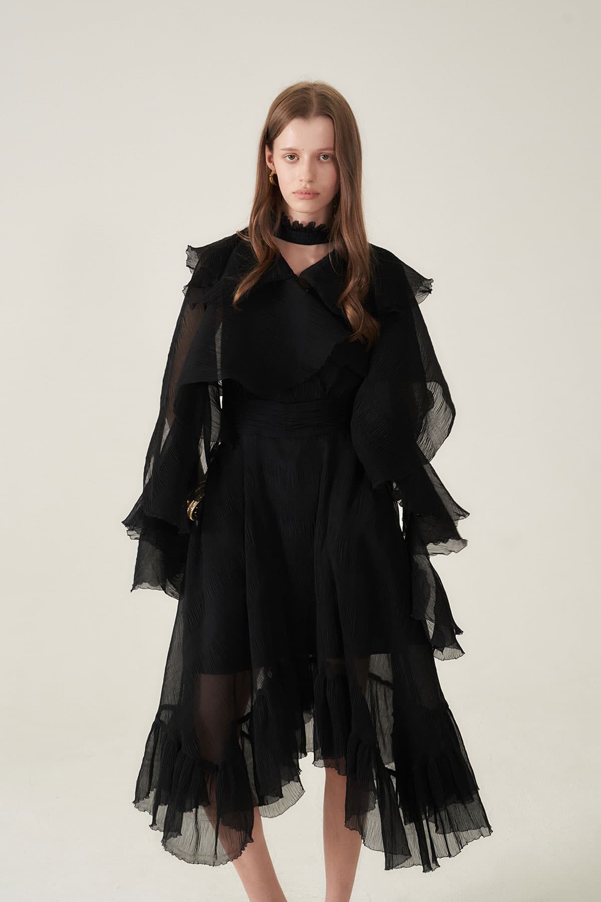 [CAHIERS 26SS] Crinkle Black Cape Layered Asymmetric Dress — vue 3
