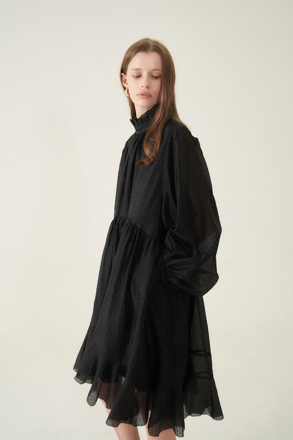 [CAHIERS 26SS] Mini Dot Chiffon High-Neck Balloon Sleeve Dress — vue 11