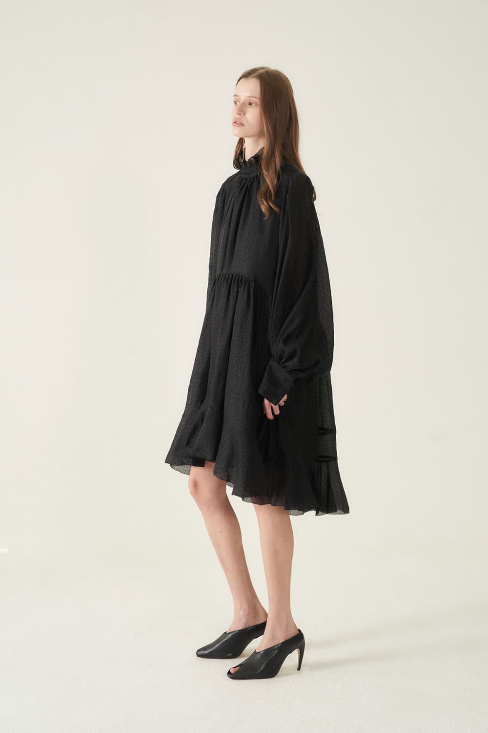 [CAHIERS 26SS] Mini Dot Chiffon High-Neck Balloon Sleeve Dress — vue 14