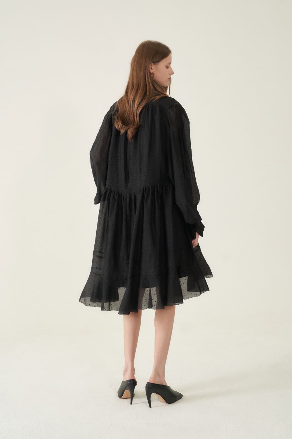 [CAHIERS 26SS] Mini Dot Chiffon High-Neck Balloon Sleeve Dress — vue 15