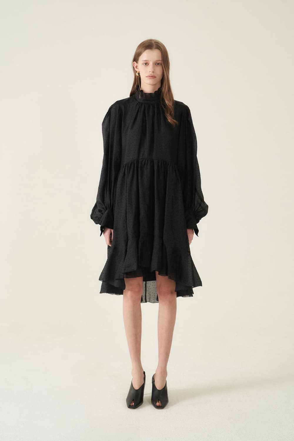 [CAHIERS 26SS] Mini Dot Chiffon High-Neck Balloon Sleeve Dress — vue 16