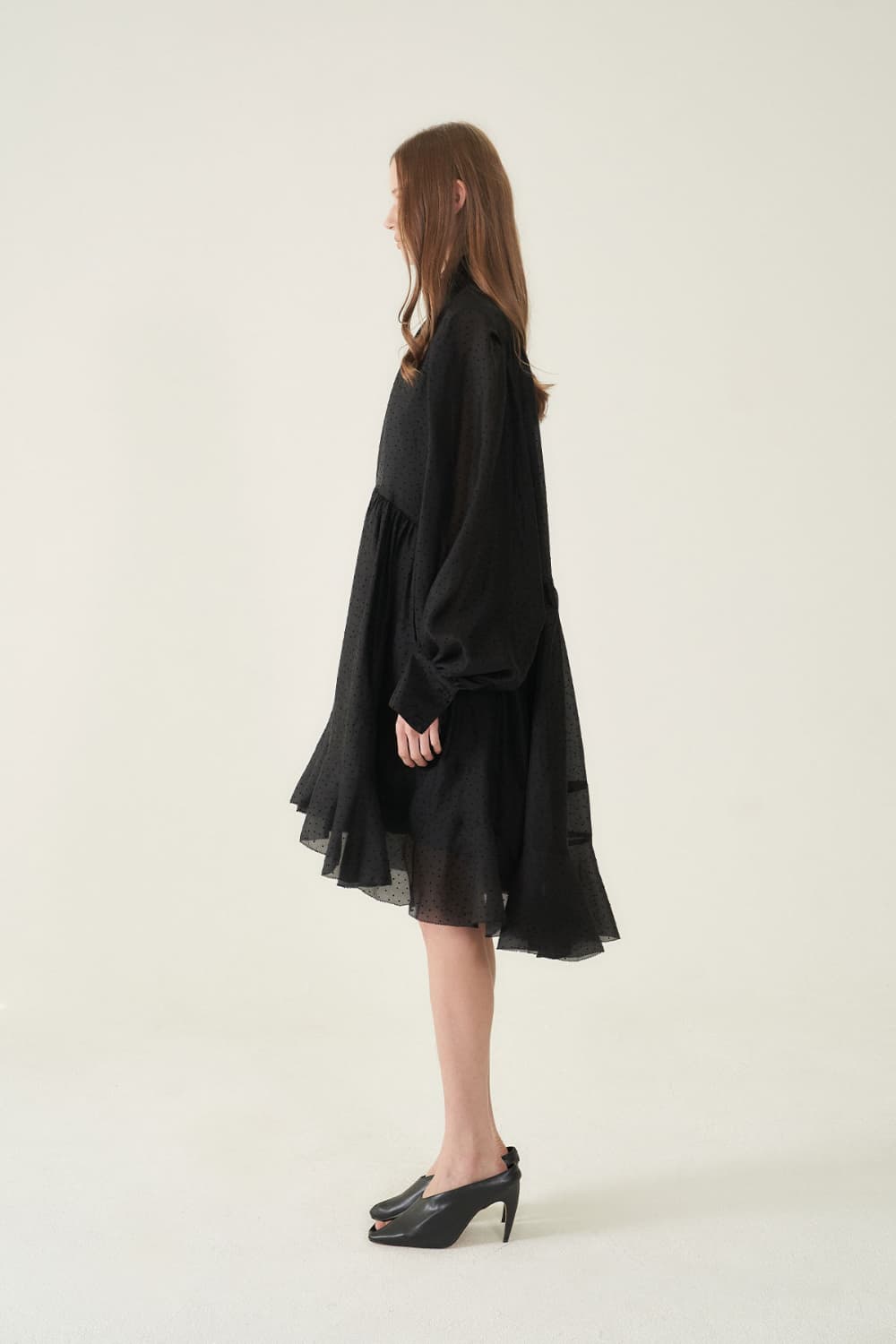 [CAHIERS 26SS] Mini Dot Chiffon High-Neck Balloon Sleeve Dress — vue 17