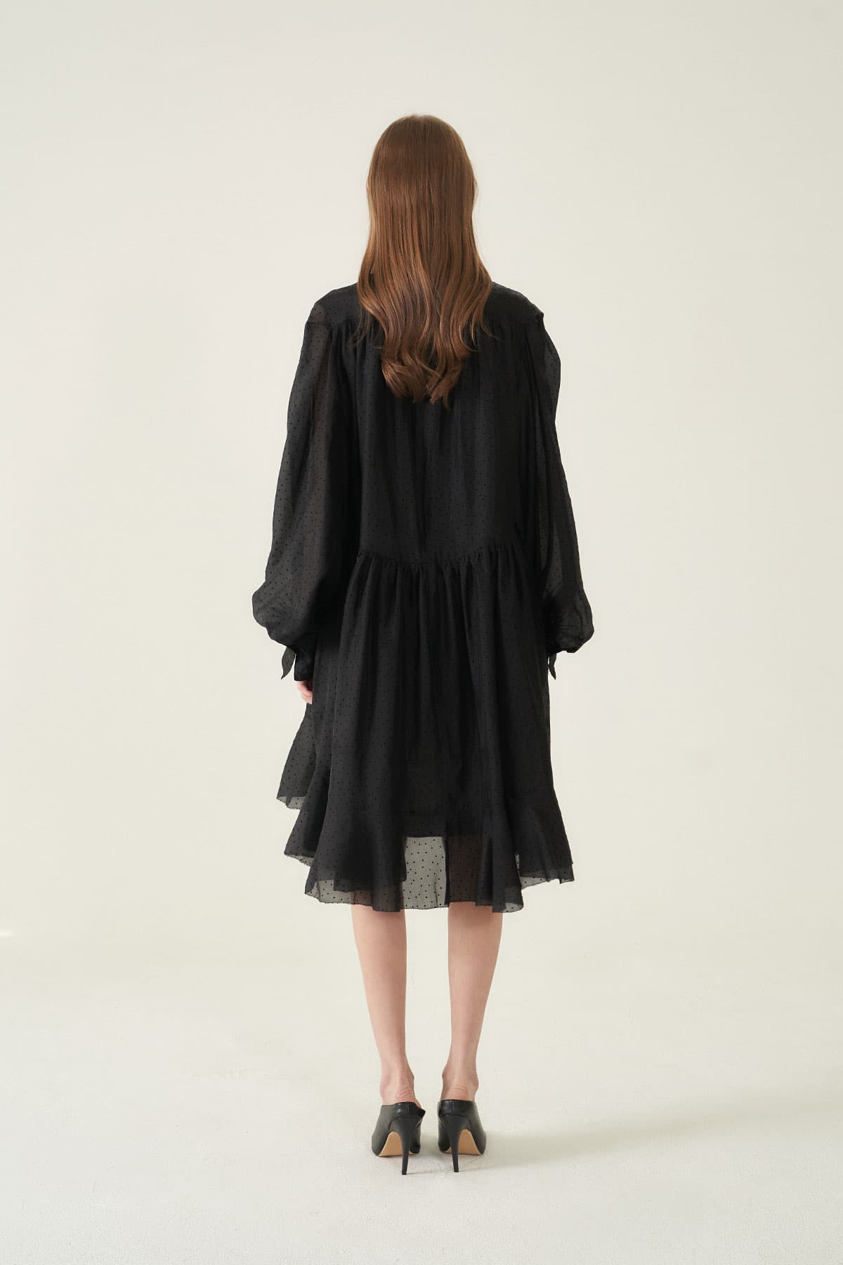 [CAHIERS 26SS] Mini Dot Chiffon High-Neck Balloon Sleeve Dress — vue 5