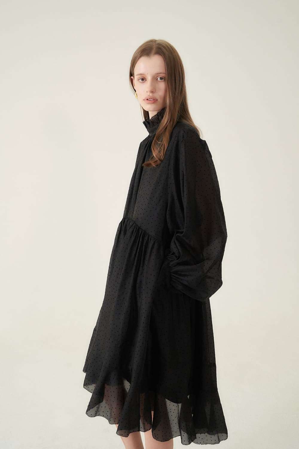 [CAHIERS 26SS] Mini Dot Chiffon High-Neck Balloon Sleeve Dress — vue 10