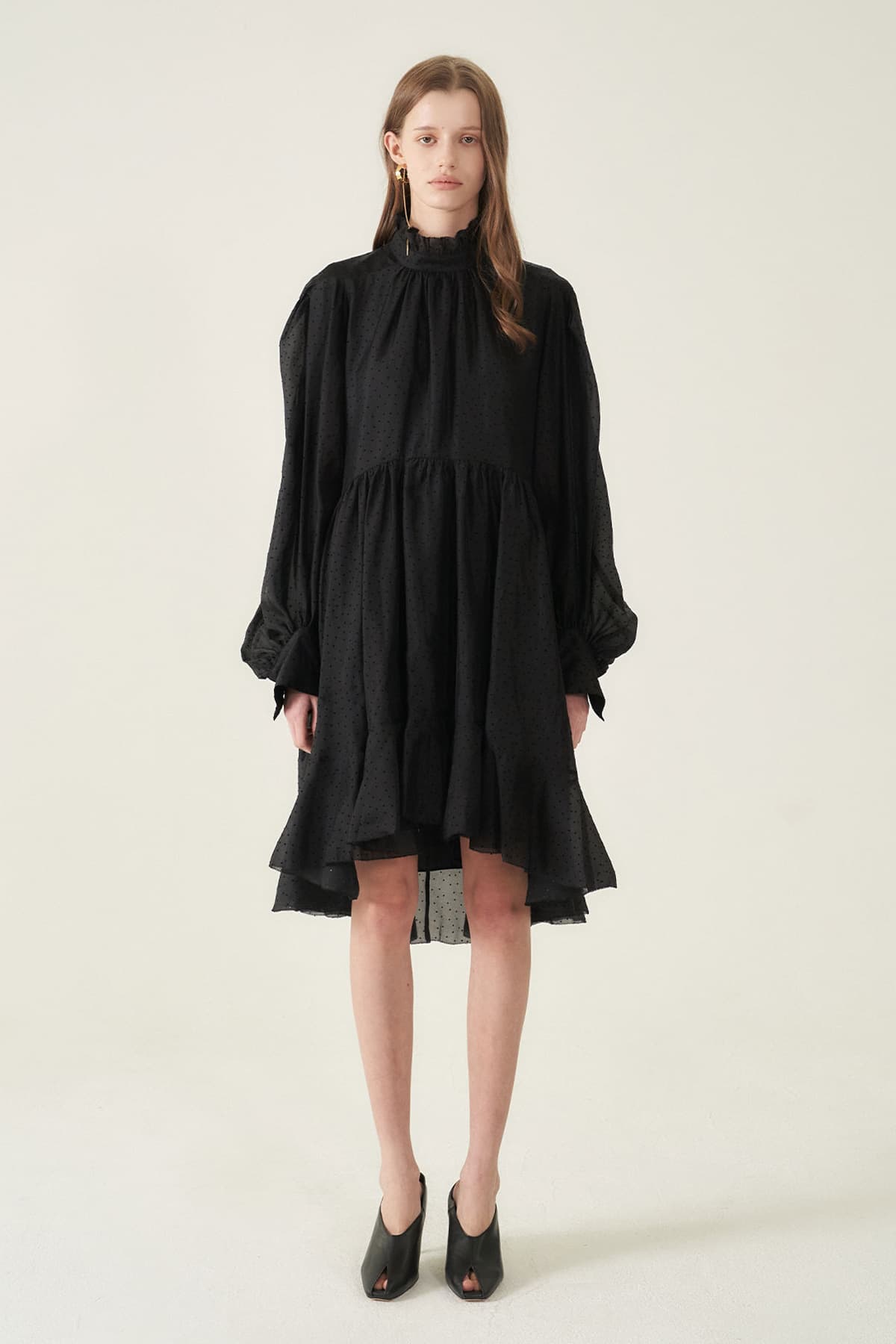 [CAHIERS 26SS] Mini Dot Chiffon High-Neck Balloon Sleeve Dress — vue 1