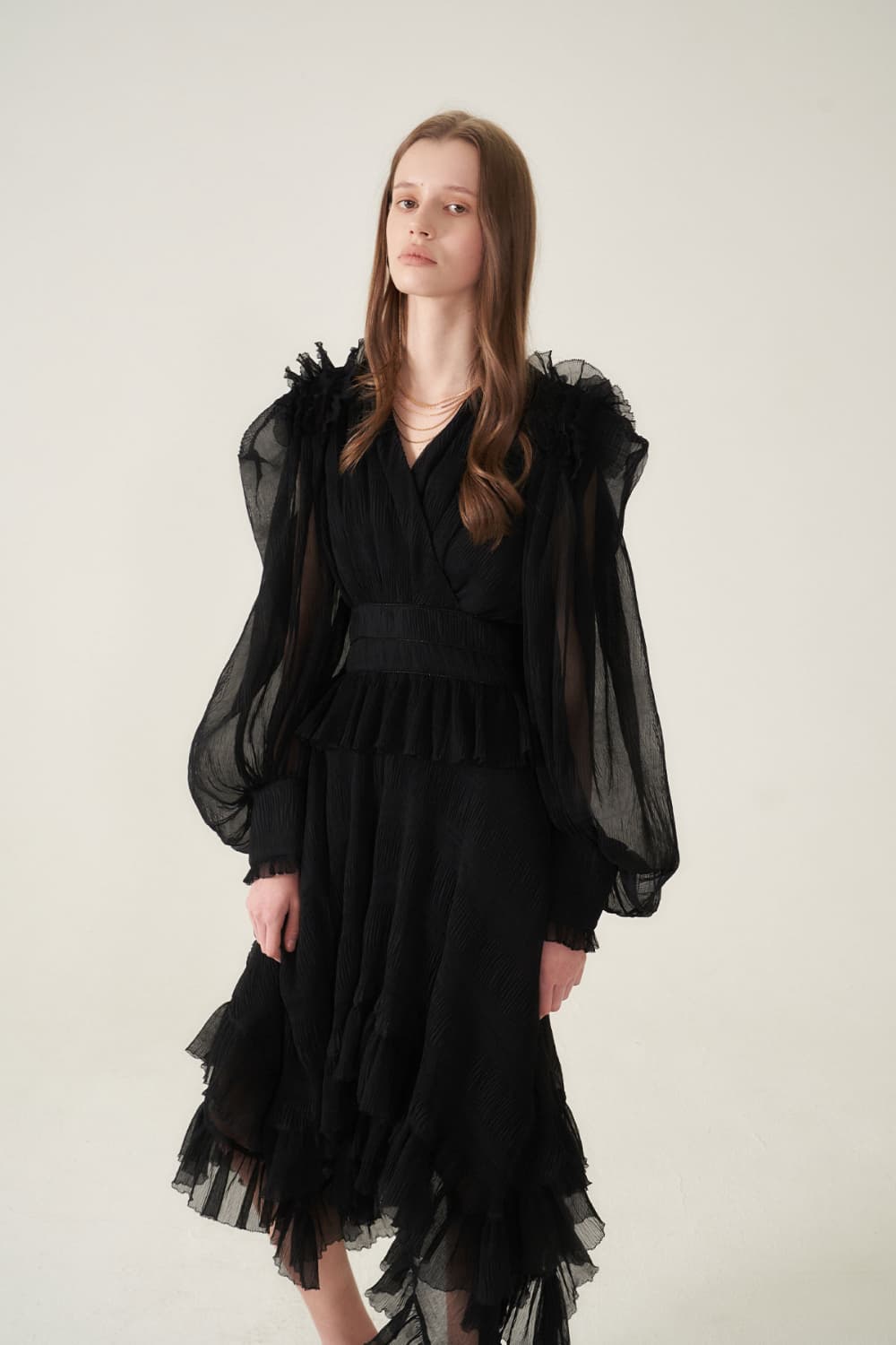 [CAHIERS 26SS] Crinkle Black Peplum Long-Sleeve Dress — vue 11