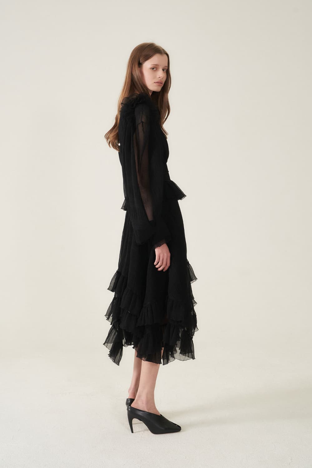 [CAHIERS 26SS] Crinkle Black Peplum Long-Sleeve Dress — vue 16