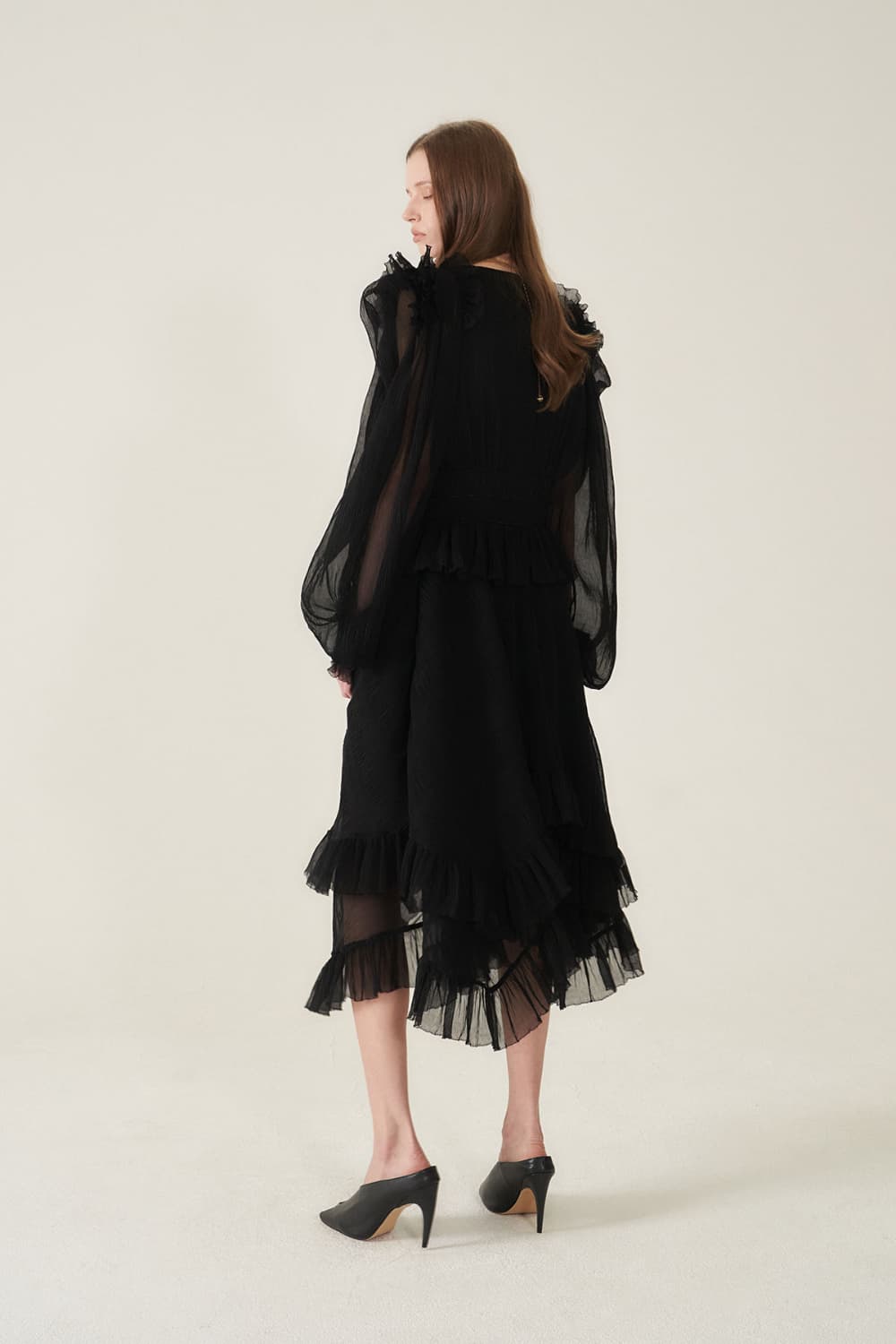 [CAHIERS 26SS] Crinkle Black Peplum Long-Sleeve Dress — vue 17