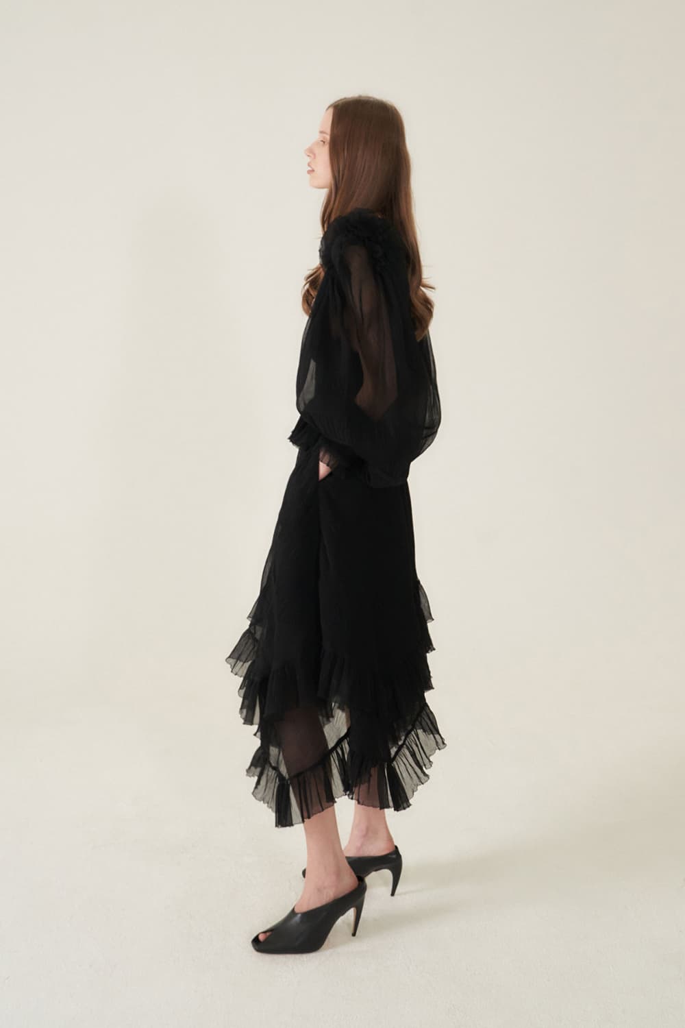 [CAHIERS 26SS] Crinkle Black Peplum Long-Sleeve Dress — vue 19
