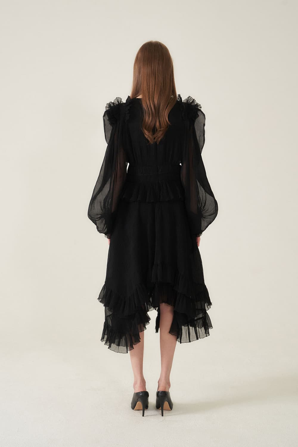 [CAHIERS 26SS] Crinkle Black Peplum Long-Sleeve Dress — vue 22