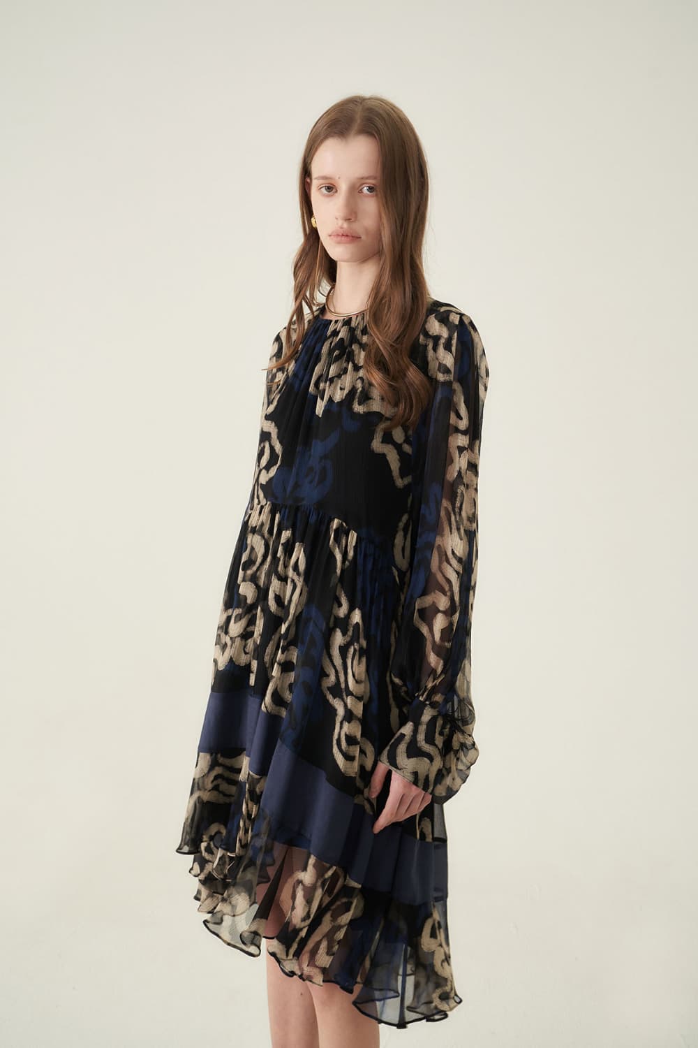 [CAHIERS 26SS] Art Graphic Chiffon Silk Layered Long-Sleeve Dress — vue 11