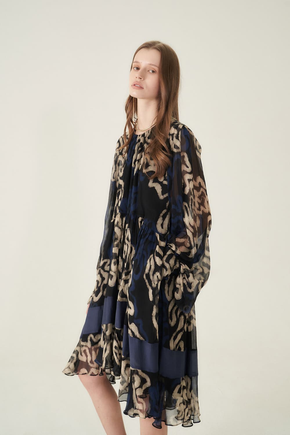 [CAHIERS 26SS] Art Graphic Chiffon Silk Layered Long-Sleeve Dress — vue 12