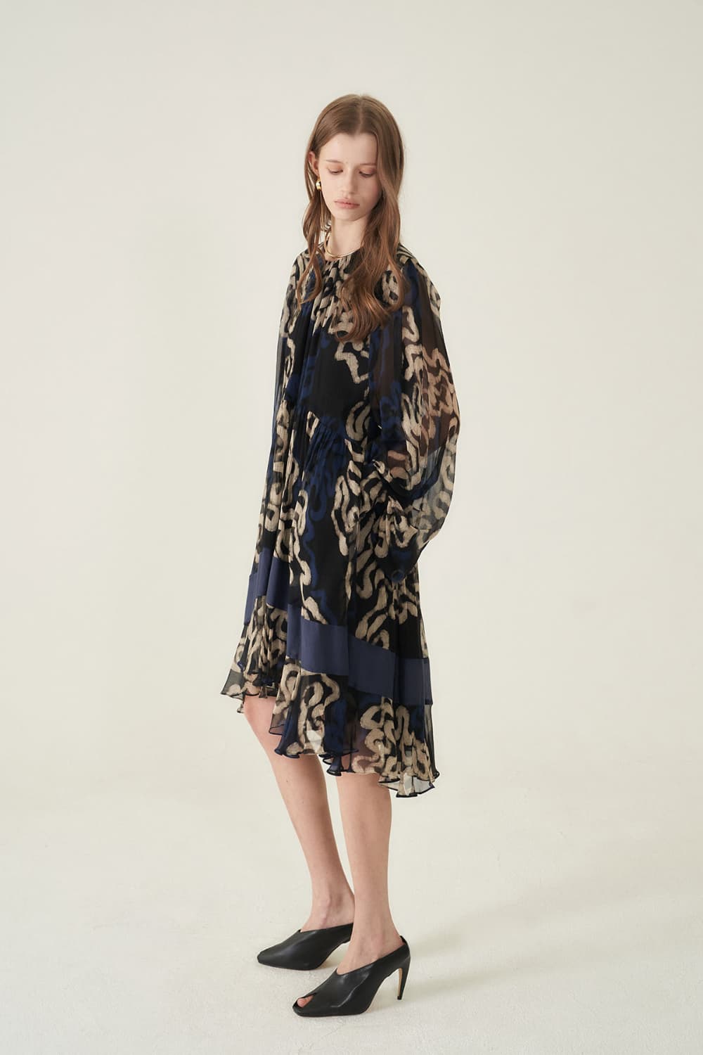 [CAHIERS 26SS] Art Graphic Chiffon Silk Layered Long-Sleeve Dress — vue 13