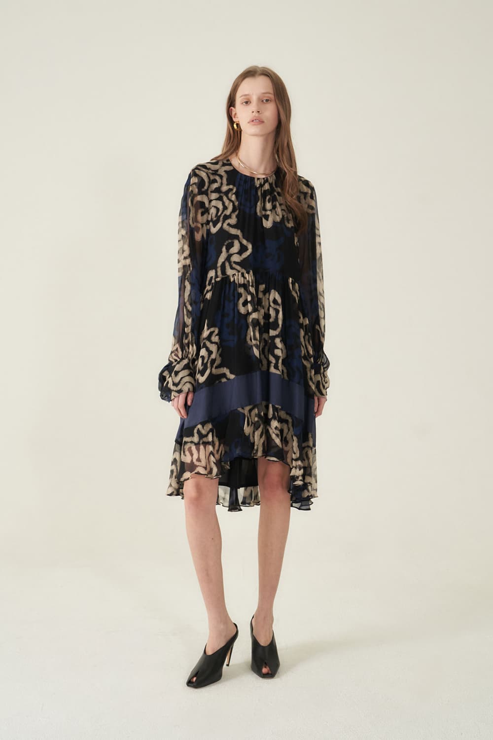 [CAHIERS 26SS] Art Graphic Chiffon Silk Layered Long-Sleeve Dress — vue 14