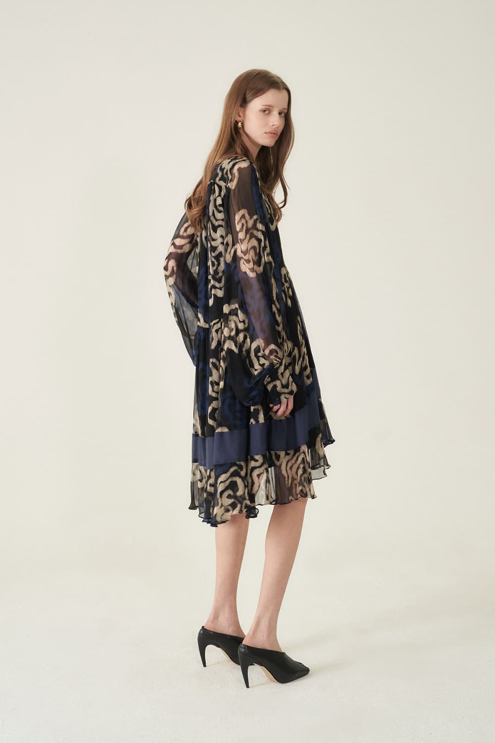 [CAHIERS 26SS] Art Graphic Chiffon Silk Layered Long-Sleeve Dress — vue 15