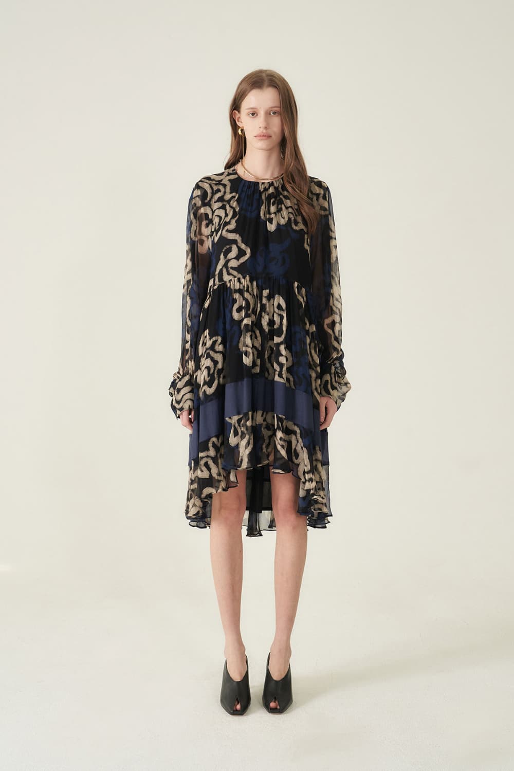 [CAHIERS 26SS] Art Graphic Chiffon Silk Layered Long-Sleeve Dress — vue 18